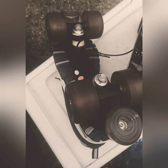 Cruisers Unisex Sneaker style Skates - Picture 4 of 4